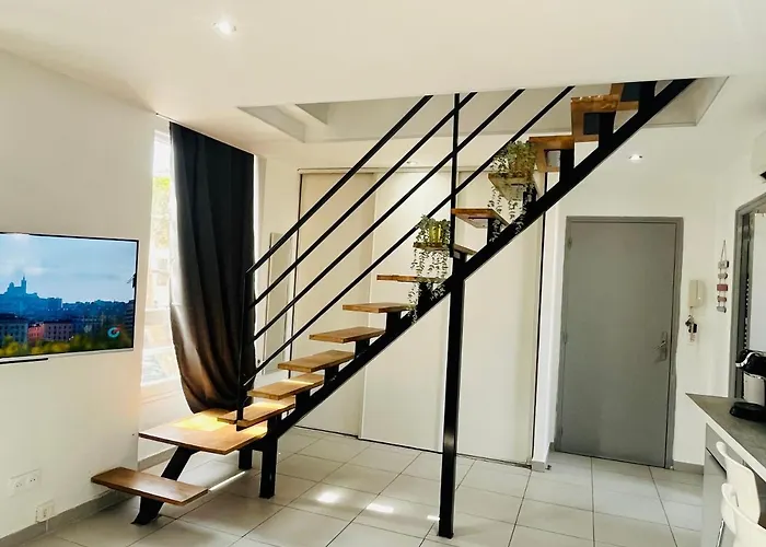 Superbe Duplex Design Neuf 2 Chambres, Climatise Tout Confort, Facile D,Acces Stationnement Gratuit