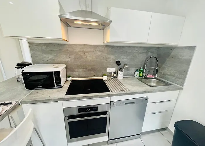 Superbe Duplex Design Neuf 2 Chambres, Climatise Tout Confort, Facile D,Acces Stationnement Gratuit