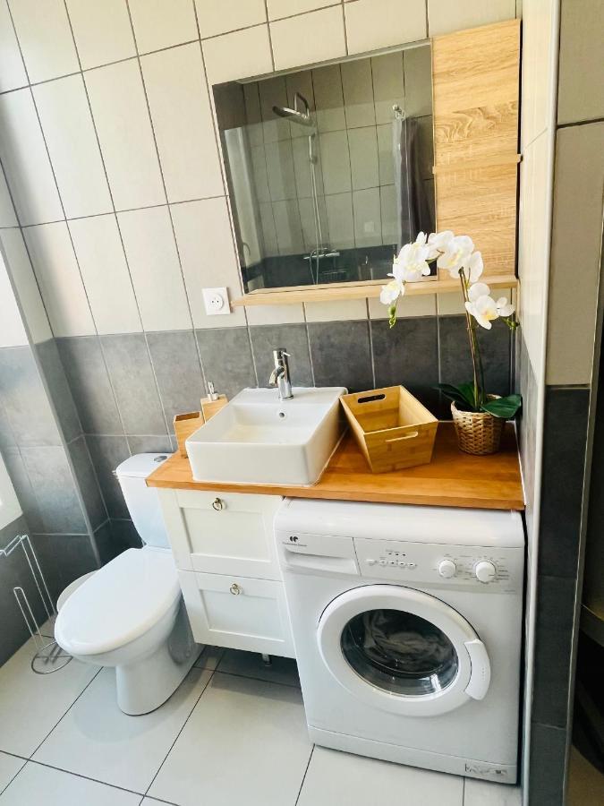 Superbe Duplex Design Neuf 2 Chambres, Climatise Confort, Facile D,acces Stationnement Gratuit Appartement Marseille