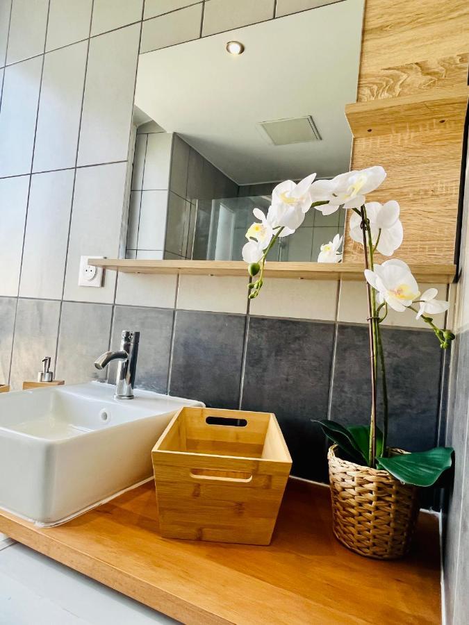 Appartement Superbe Duplex Design Neuf 2 Chambres, Climatise Confort, Facile D,acces Stationnement Gratuit *
