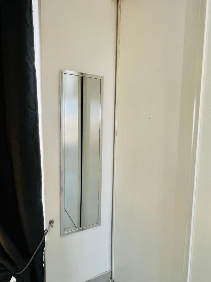 Appartement Superbe Duplex Design Neuf 2 Chambres, Climatise Confort, Facile D,acces Stationnement Gratuit