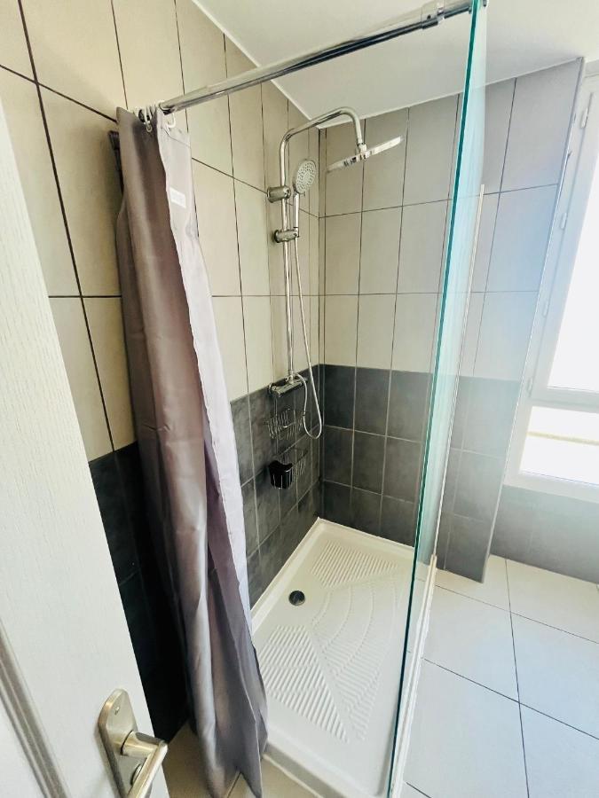 Superbe Duplex Design Neuf 2 Chambres, Climatise Confort, Facile D,acces Stationnement Gratuit Appartement *