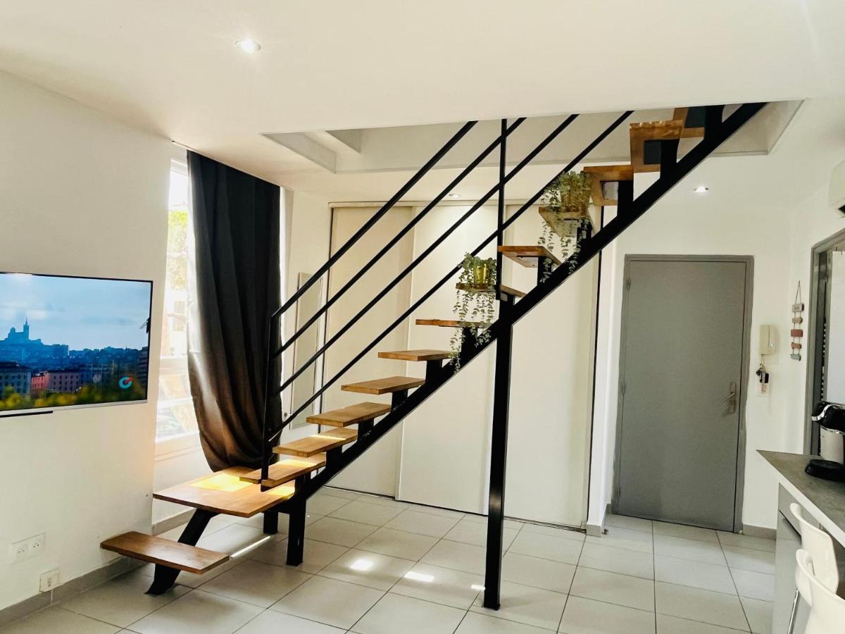 Superbe Duplex Design Neuf 2 Chambres, Climatise Confort, Facile D,acces Stationnement Gratuit Appartement *