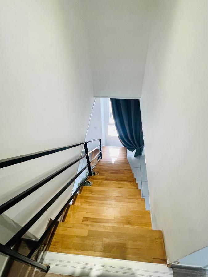 Superbe Duplex Design Neuf 2 Chambres, Climatise Confort, Facile D,acces Stationnement Gratuit Appartement *