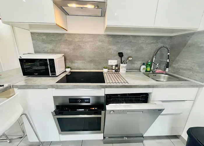 Superbe Duplex Design Neuf 2 Chambres, Climatise Tout Confort, Facile D,Acces Stationnement Gratuit