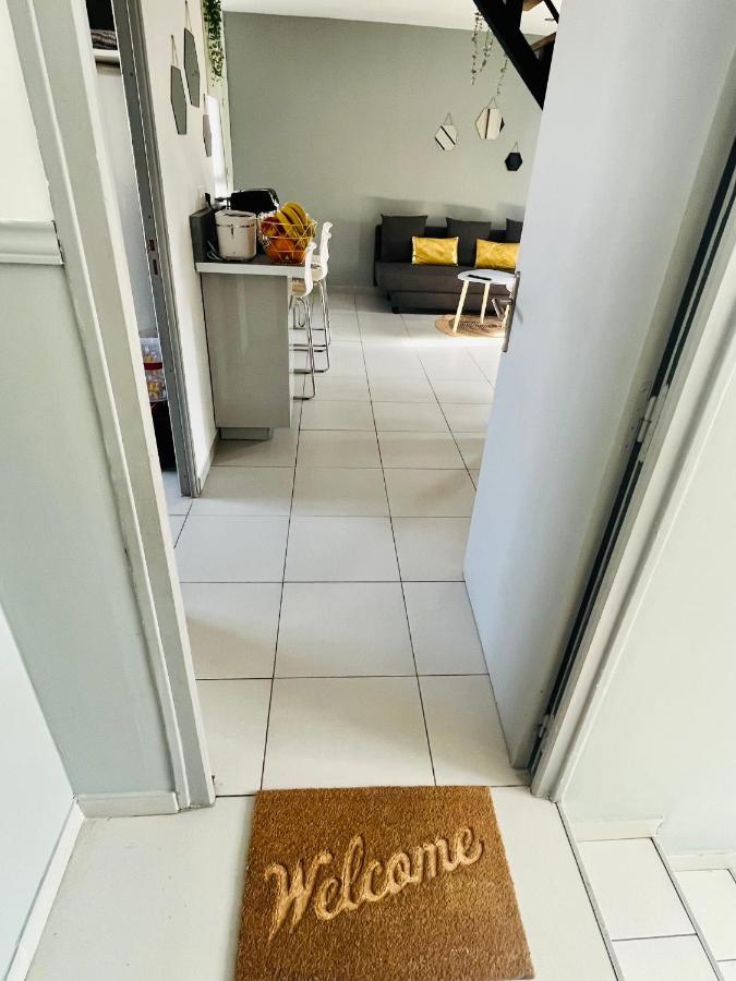 Superbe Duplex Design Neuf 2 Chambres, Climatise Confort, Facile D,acces Stationnement Gratuit